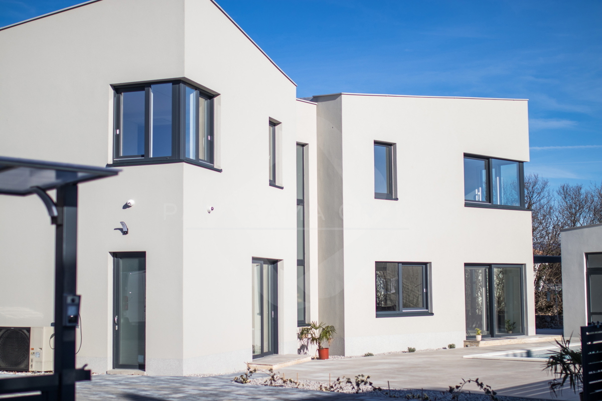 Luksuzna vila z bazenom, savno in telovadnico – Muraj, otok Krk