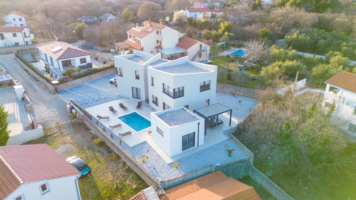 Luksuzna vila z bazenom, savno in telovadnico – Muraj, otok Krk