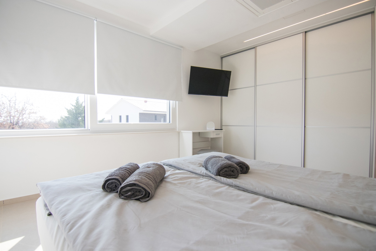 Luksuzna vila z bazenom, savno in telovadnico – Muraj, otok Krk