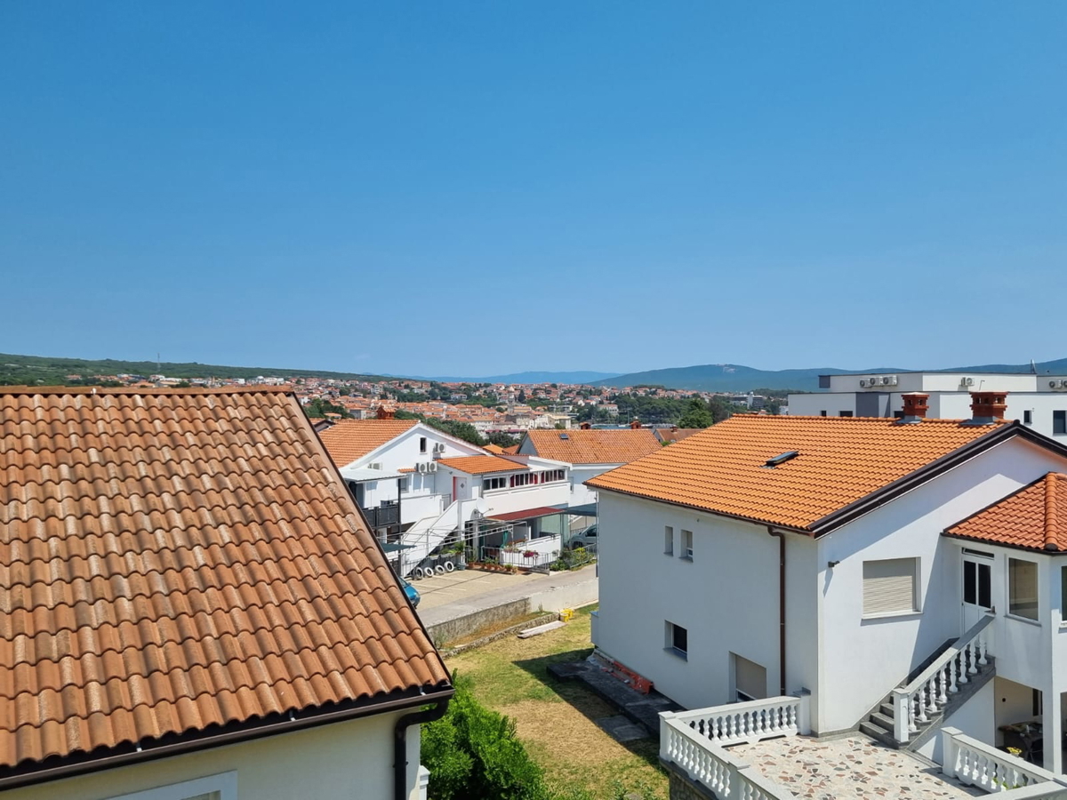 Sodobna troetažna novogradnja v roh bau fazi – center Krka, izjemna priložnost