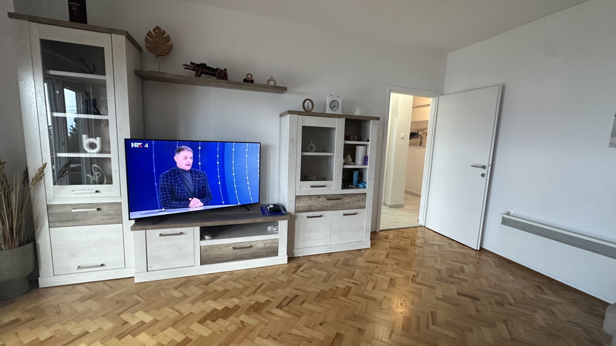 Sončno stanovanje s pogledom na morje in dvema terasama – 250 m od plaže, Dramalj