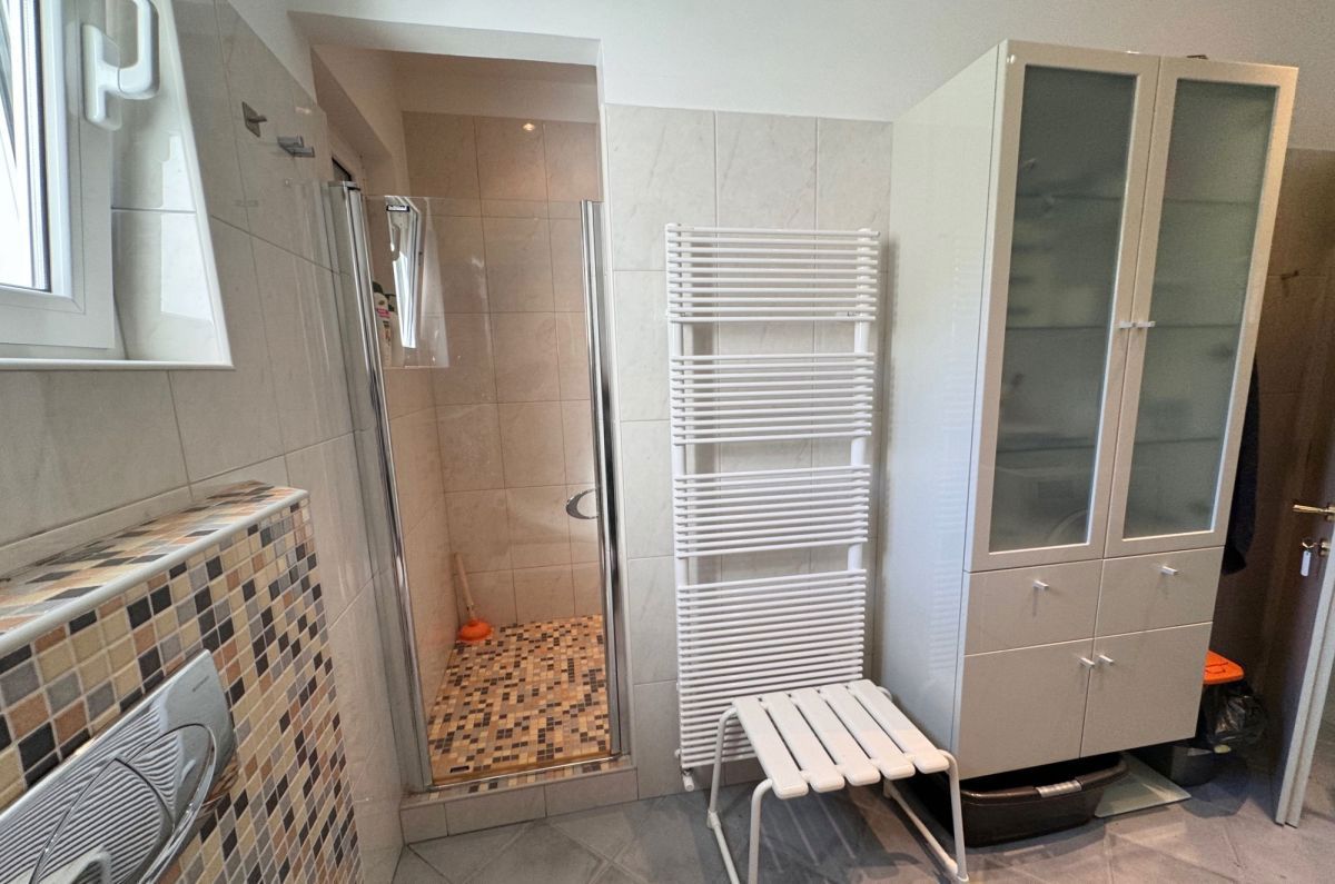 &lt;pre&gt;&lt;p&gt;Prekrasen apartma v Puntu, na odlični lokaciji, 50 m od morja&lt;/p&gt;&lt;/pre&gt;