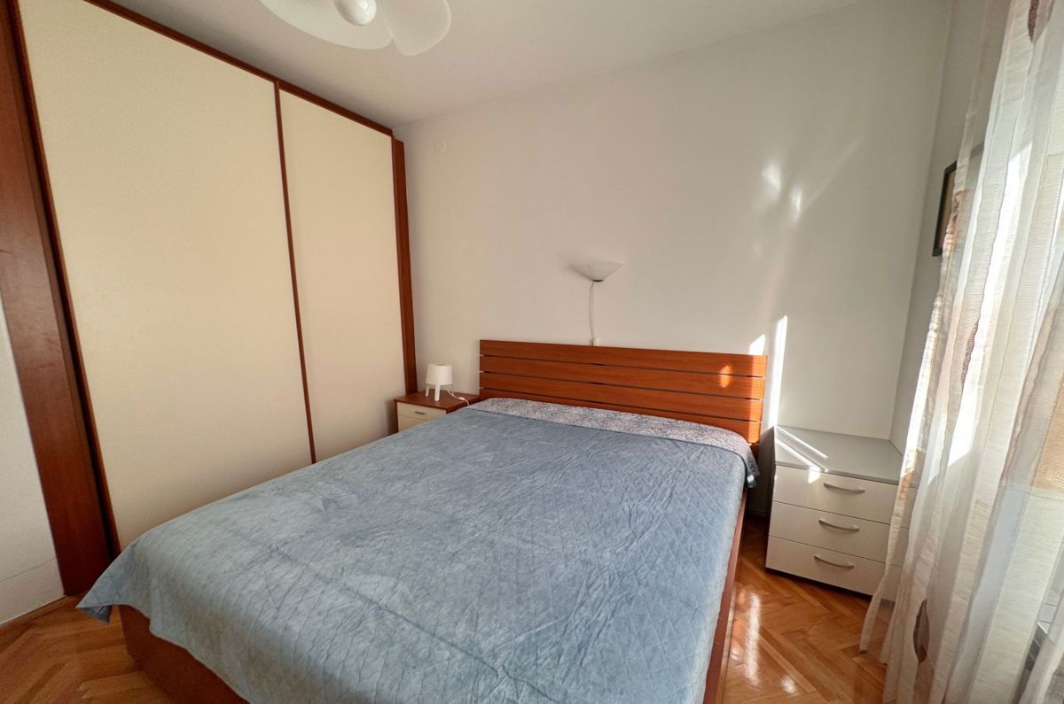 &lt;pre&gt;&lt;p&gt;Prekrasen apartma v Puntu, na odlični lokaciji, 50 m od morja&lt;/p&gt;&lt;/pre&gt;