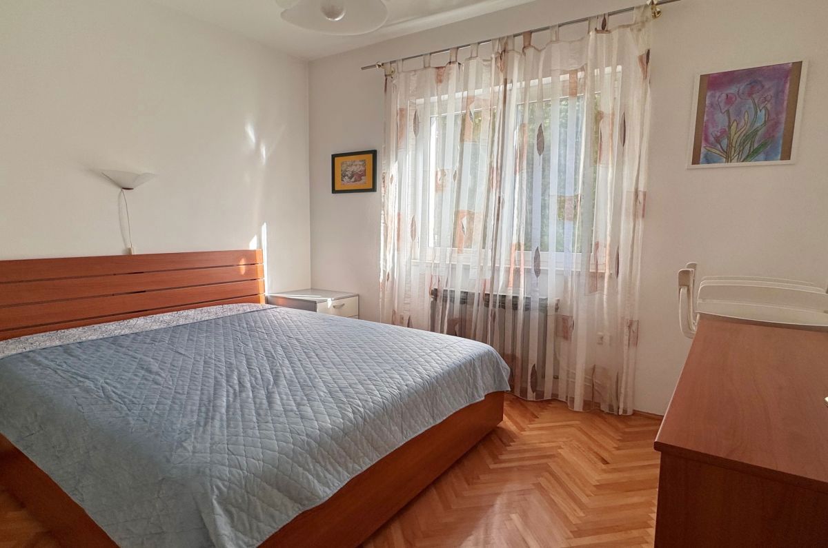 &lt;pre&gt;&lt;p&gt;Prekrasen apartma v Puntu, na odlični lokaciji, 50 m od morja&lt;/p&gt;&lt;/pre&gt;