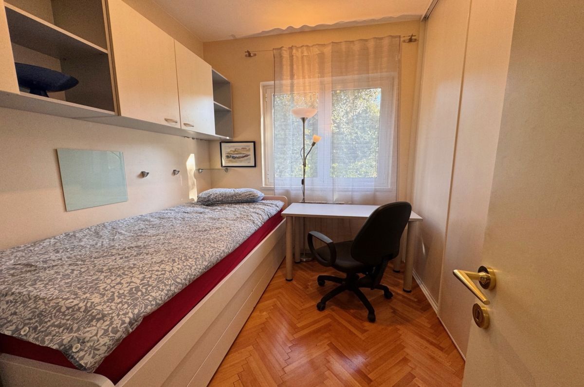 &lt;pre&gt;&lt;p&gt;Prekrasen apartma v Puntu, na odlični lokaciji, 50 m od morja&lt;/p&gt;&lt;/pre&gt;