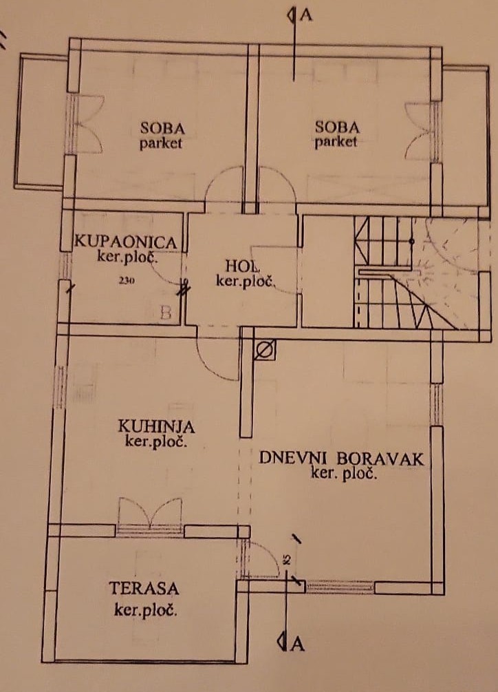 Hiša z bazenom, garažo in veliko parcelo – Tinj
