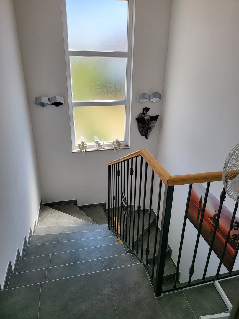 Hiša z bazenom, garažo in veliko parcelo – Tinj