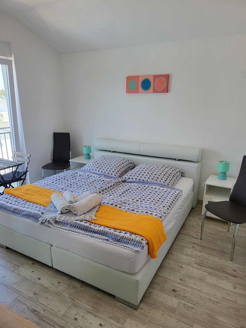 Hiša z bazenom, garažo in veliko parcelo – Tinj