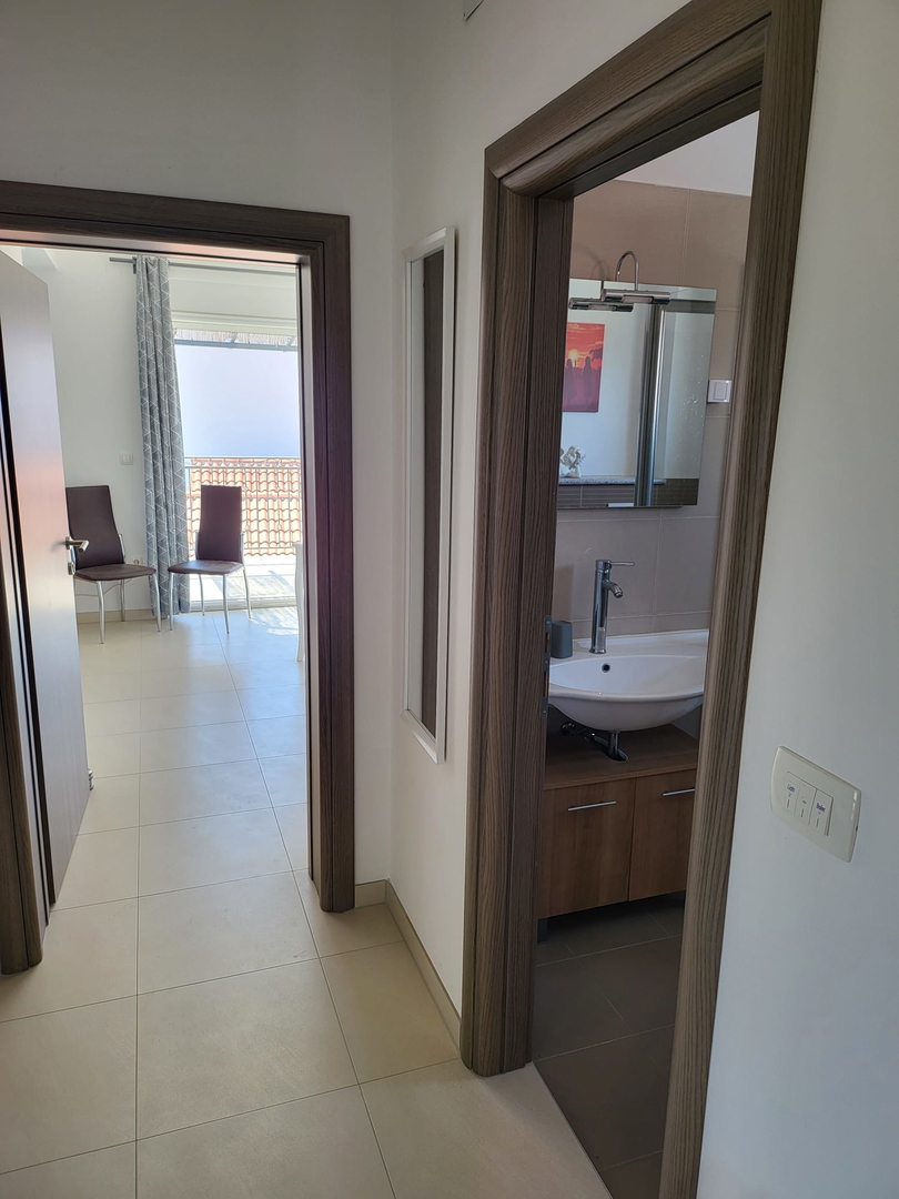 Hiša z bazenom, garažo in veliko parcelo – Tinj