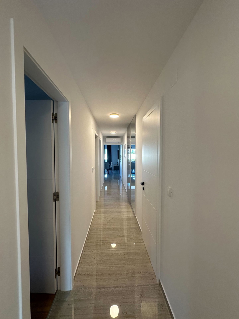 Luksuzni apartma z bazenom, pogled na morje, blizina morja - Malinska