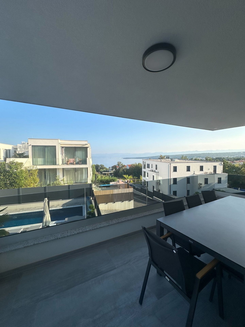 Luksuzni apartma z bazenom, pogled na morje, blizina morja - Malinska