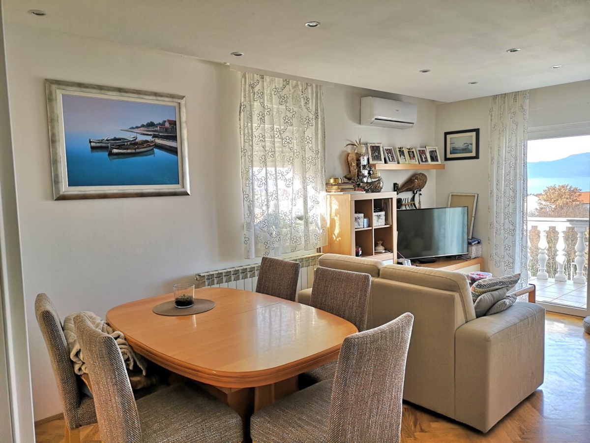 Malinska - priložnost, dvoetažni apartma s pogledom na morje