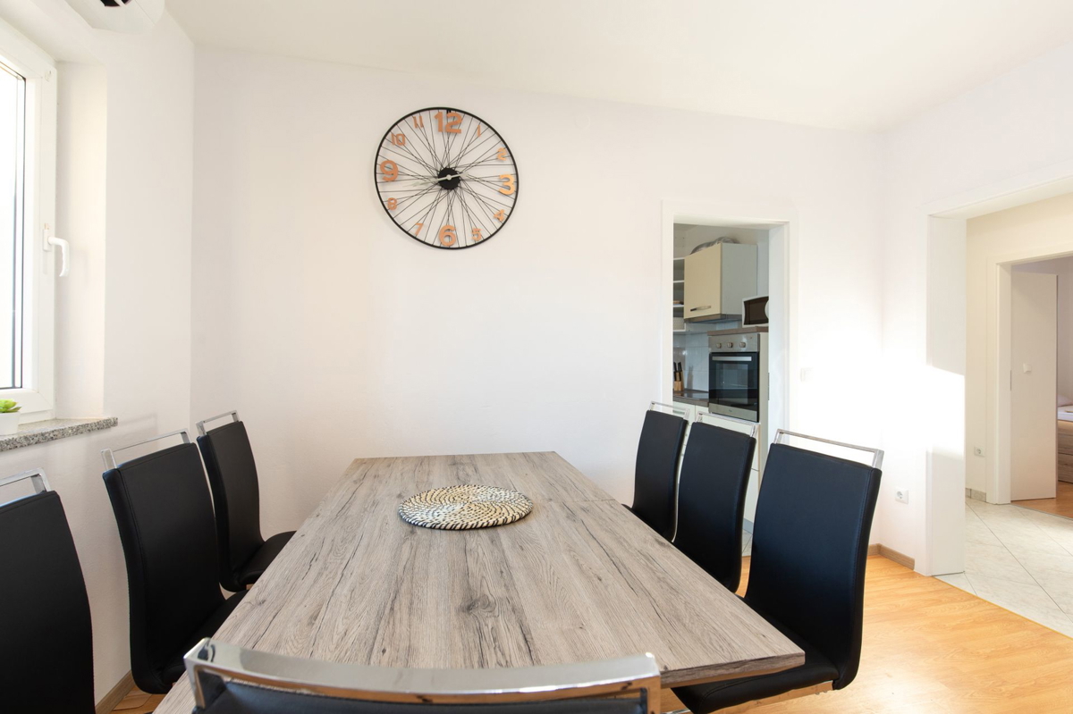Novourejen apartma, 130 m2