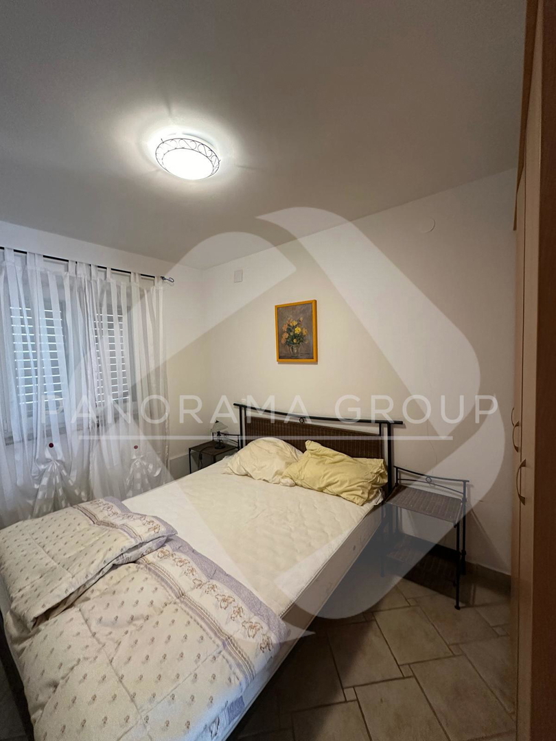 Novo, samo kod nas! Apartma z vrtom, 100 m od morja in plaže, Klimno