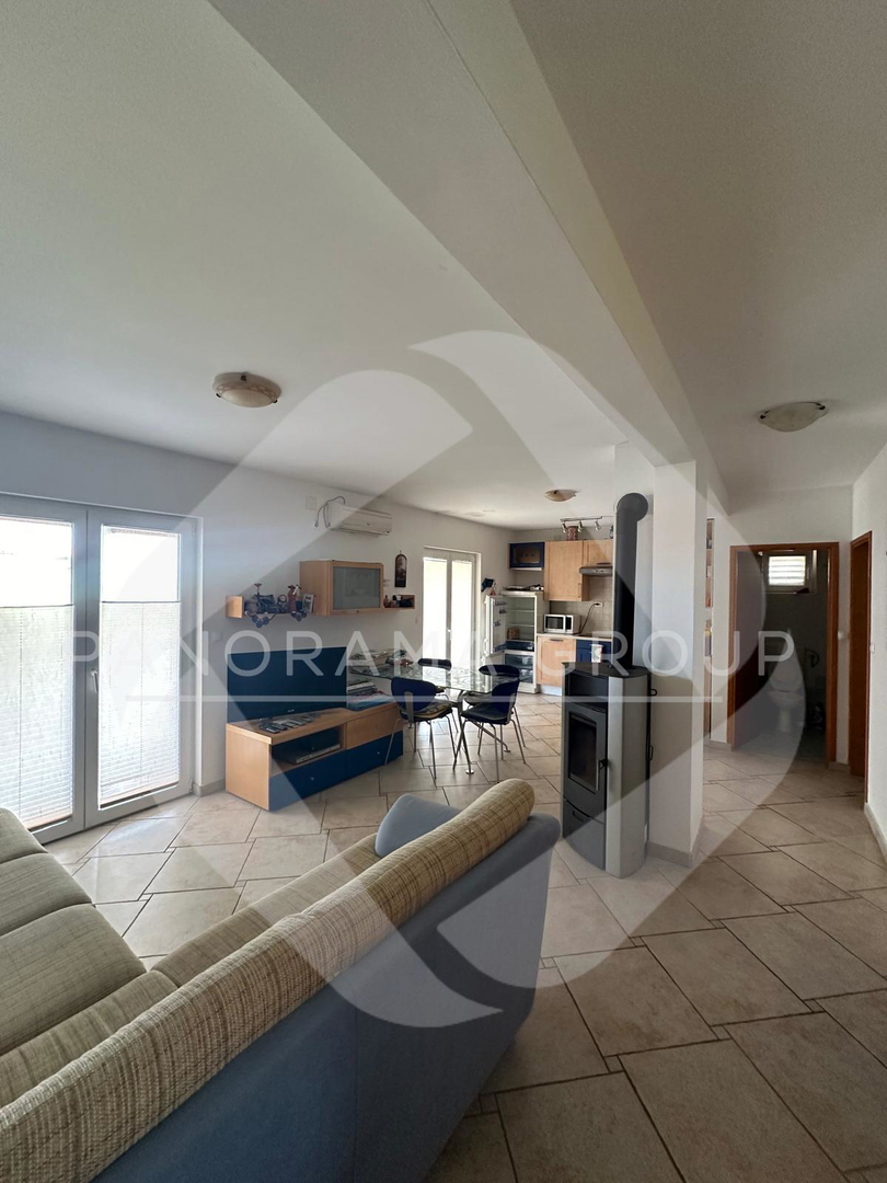 Novo, samo kod nas! Apartma z vrtom, 100 m od morja in plaže, Klimno