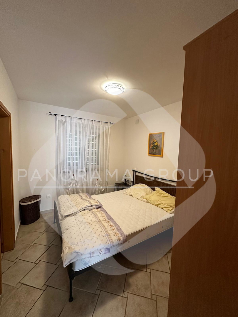 Novo, samo kod nas! Apartma z vrtom, 100 m od morja in plaže, Klimno