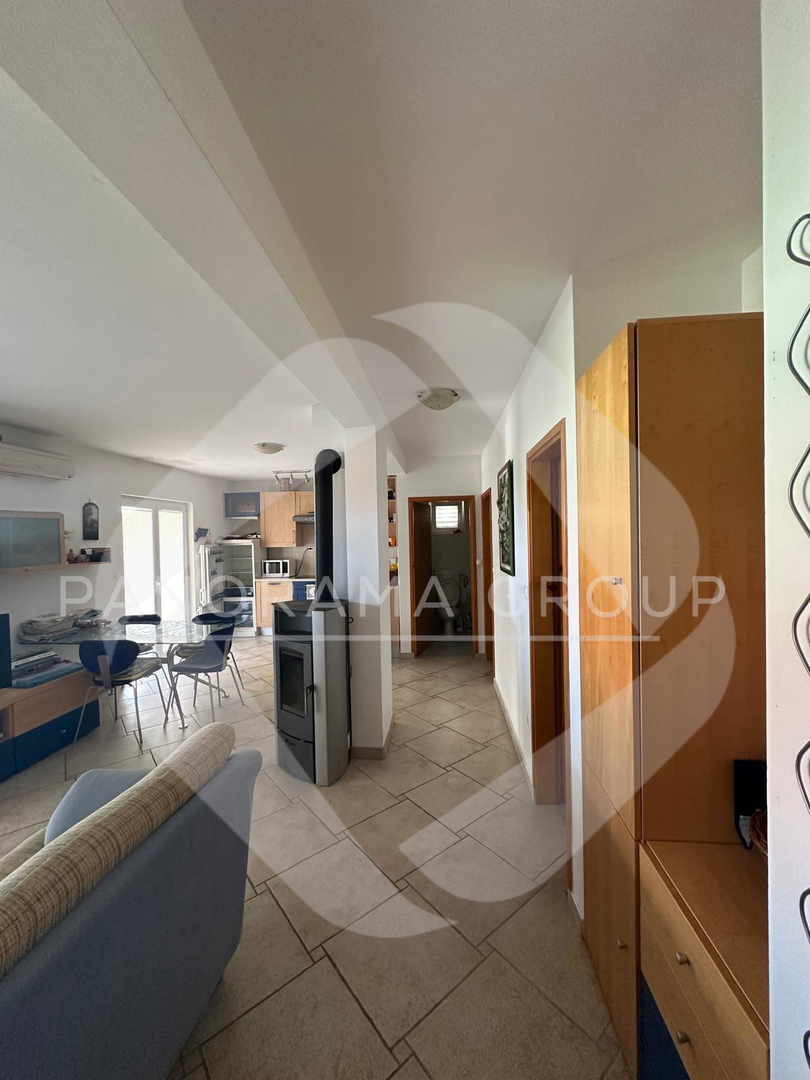 Novo, samo kod nas! Apartma z vrtom, 100 m od morja in plaže, Klimno