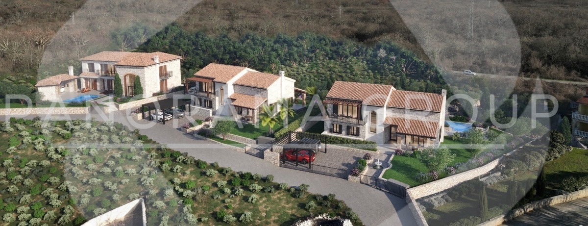 Ekskluzivno - zemljišče s projektom za vilo v toskanskem stilu
