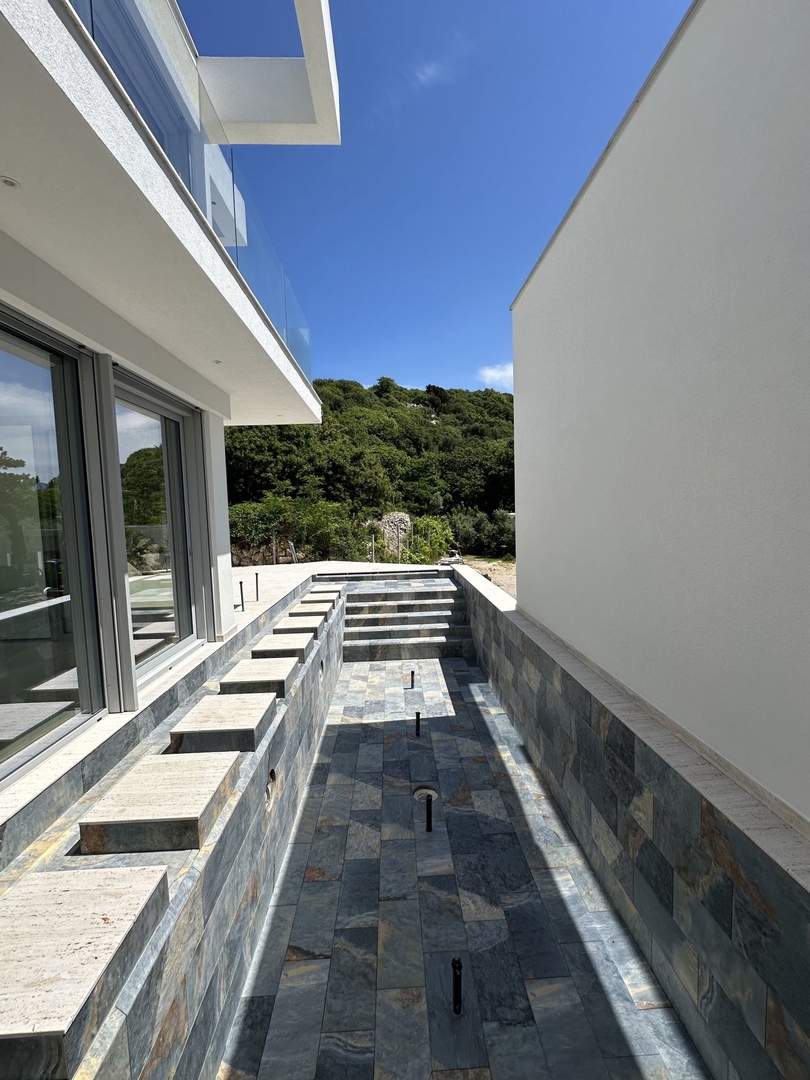 Dvije luksuzne novogradnje, ekskluzivna lokacija - Baška