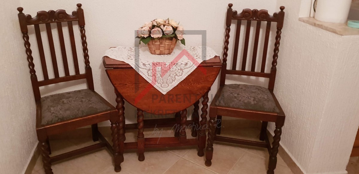 Hiša z lepim dvoriščem na mirni lokaciji v središču Istre
