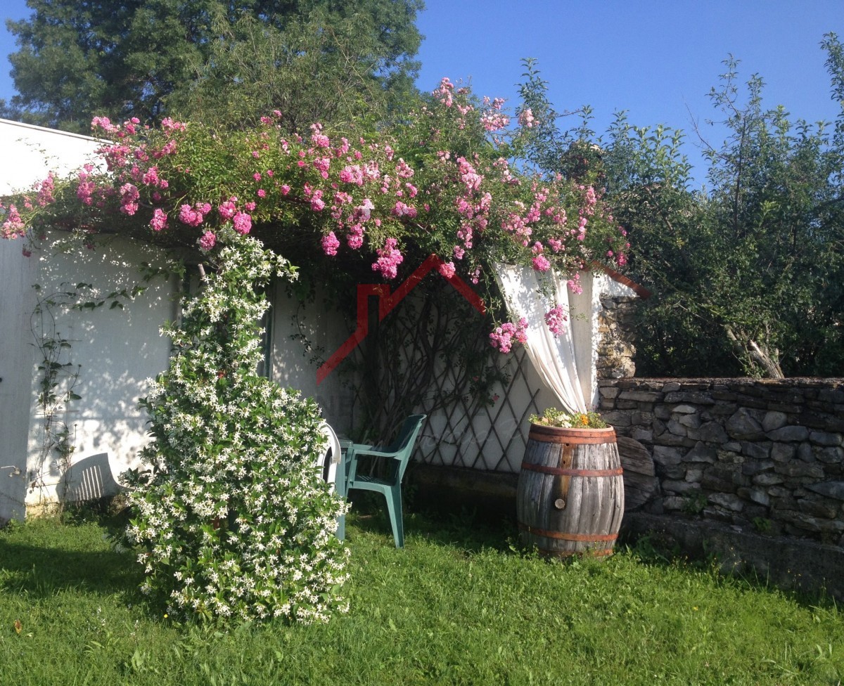 Hiša z lepim dvoriščem na mirni lokaciji v središču Istre