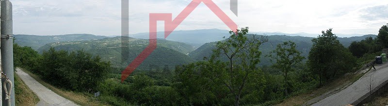Hiša z lepim dvoriščem na mirni lokaciji v središču Istre