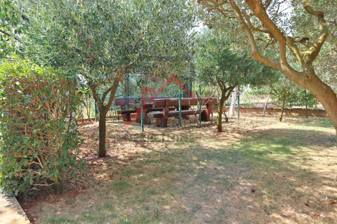 Poreč, hiša s 3 stanovanjskimi enotami