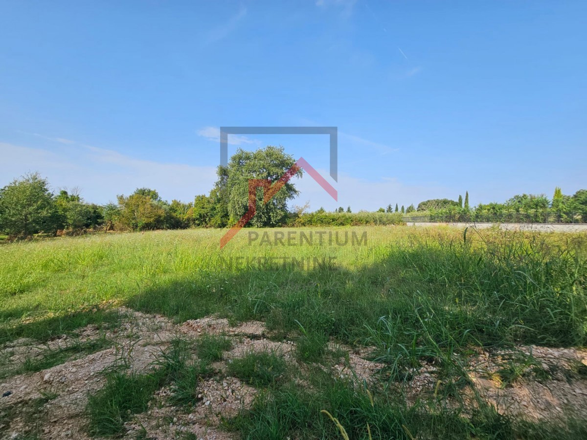 Gradbeno zemljišče za gradnjo stanovanj ali družinskih hiš