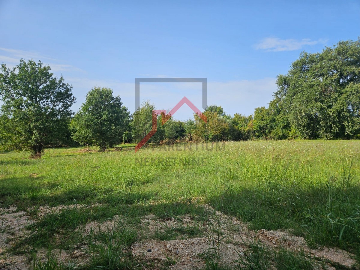 Gradbeno zemljišče za gradnjo stanovanj ali družinskih hiš