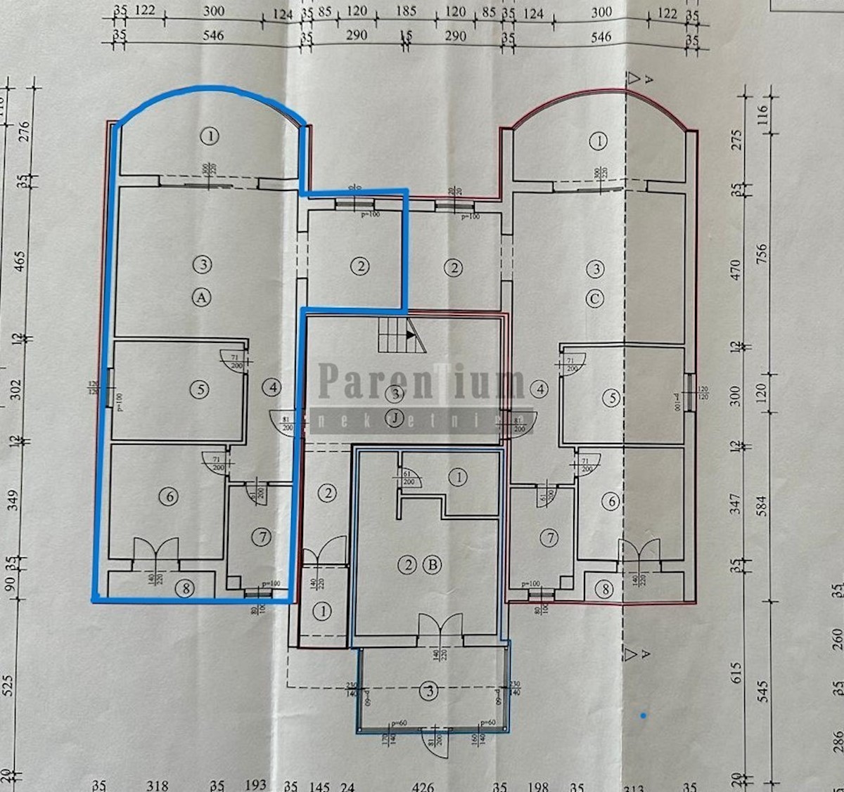 Lep apartma blizu morja, z dvema spalnicama, dvoriščem in garažo