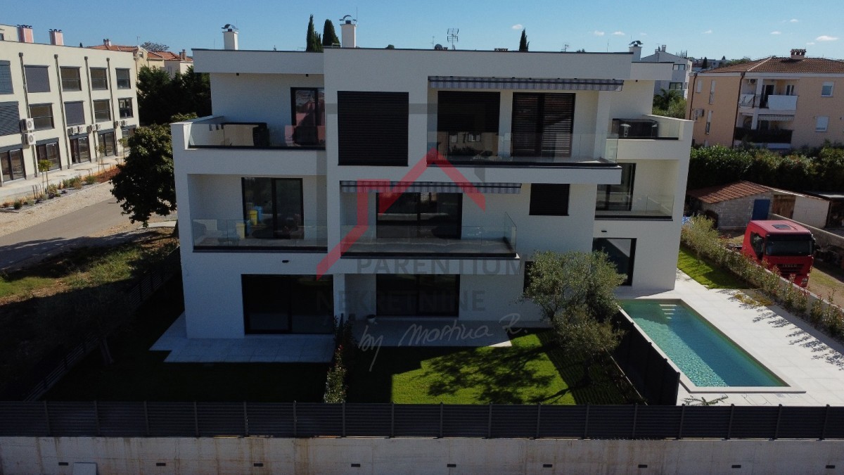 Poreč, Luksuzna vrstna hiša s pogledom na morje!