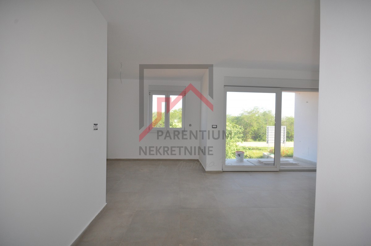 Poreč, okolica, dvosobno stanovanje v novogradnji.