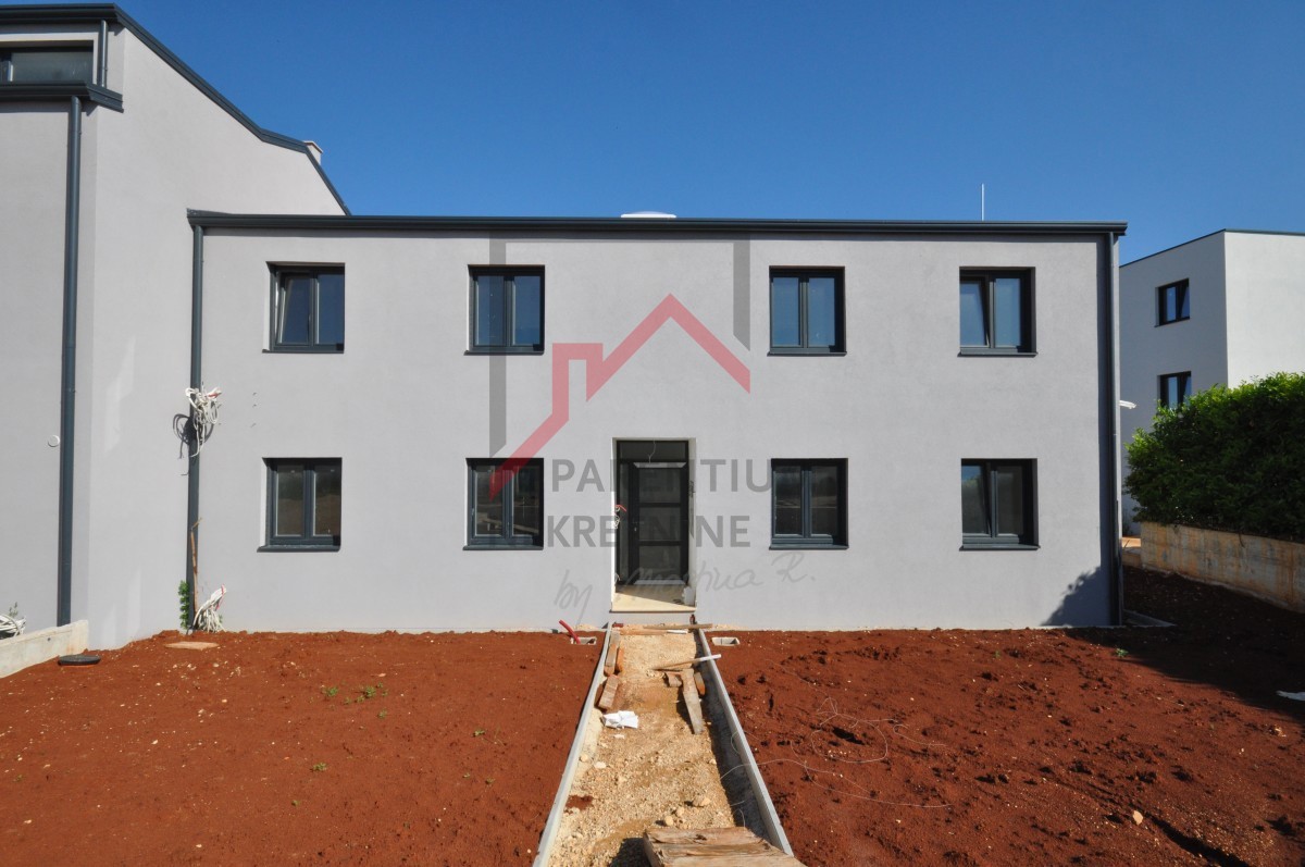 Poreč, okolica, dvosobno stanovanje v novogradnji.