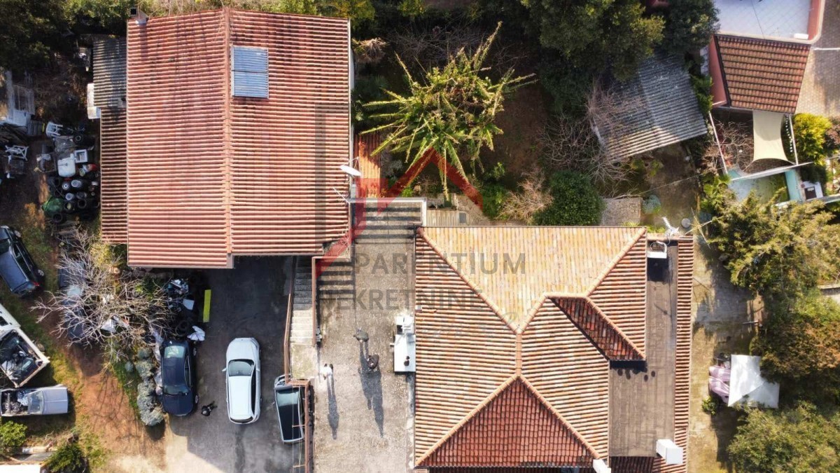 Zemljišče za gradnjo 2 stanovanjskih objektov z 18 apartmaji - 350 m od morja