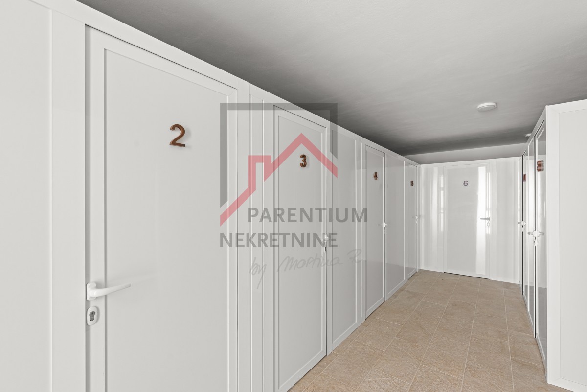 Istra, Novigrad – Premium stanovanje v pritličju z vrtom, teraso in pogledom na morje