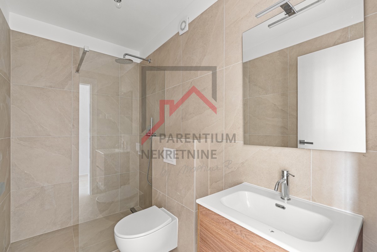 Istra, Novigrad – Premium stanovanje v pritličju z vrtom, teraso in pogledom na morje