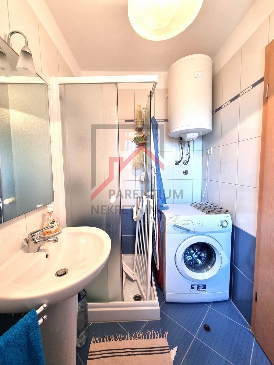 NOVIGRAD, Stanovanje v 1. nadstropju stavbe, pogled na morje