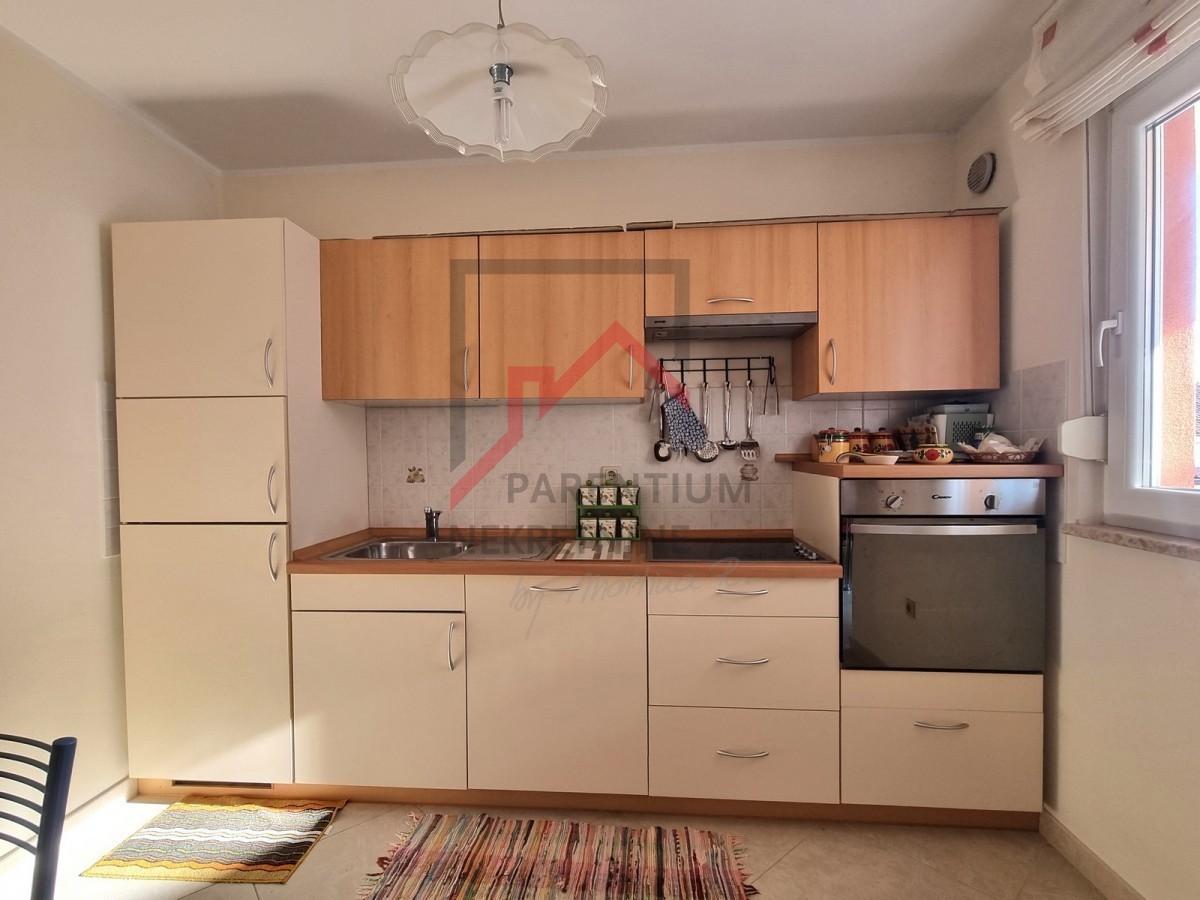 NOVIGRAD, Stanovanje v 1. nadstropju stavbe, pogled na morje