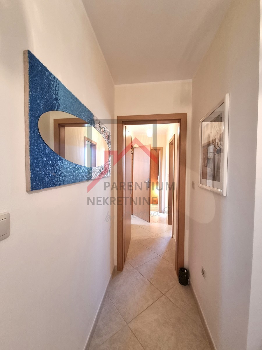 NOVIGRAD, Stanovanje v 1. nadstropju stavbe, pogled na morje