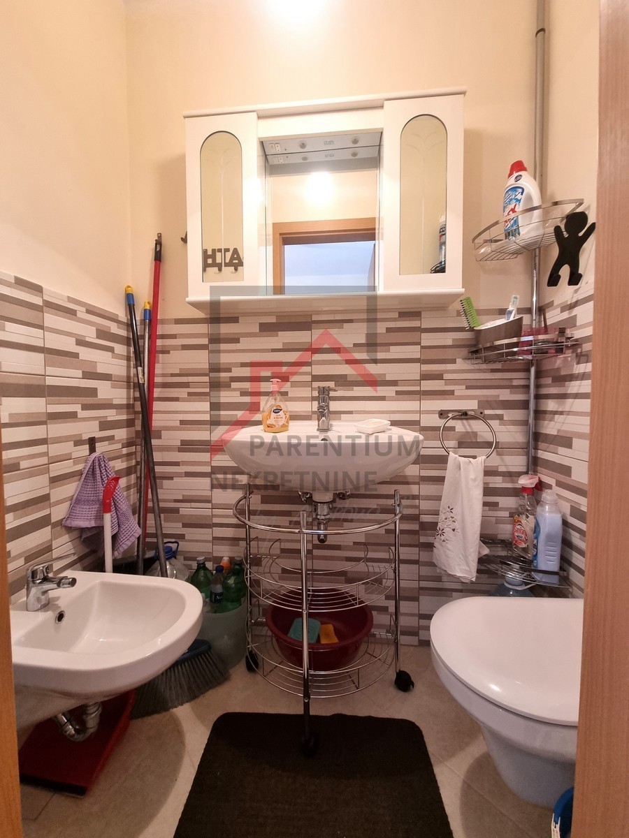 NOVIGRAD, Stanovanje v 1. nadstropju stavbe, pogled na morje