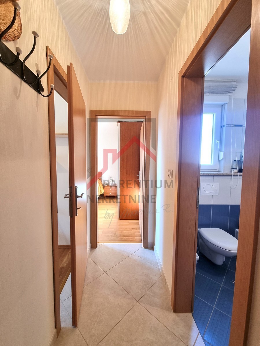 NOVIGRAD, Stanovanje v 1. nadstropju stavbe, pogled na morje