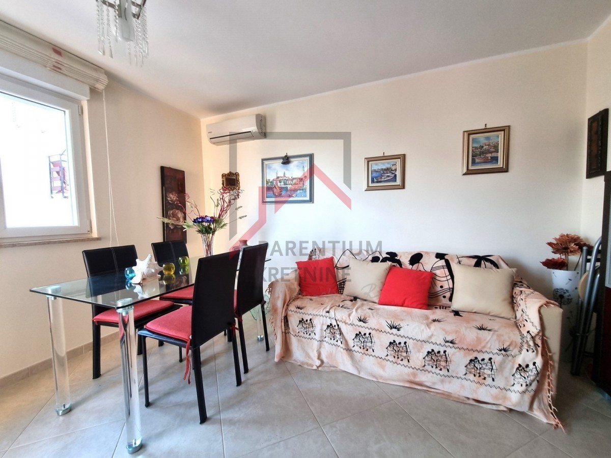 NOVIGRAD, Stanovanje v 1. nadstropju stavbe, pogled na morje