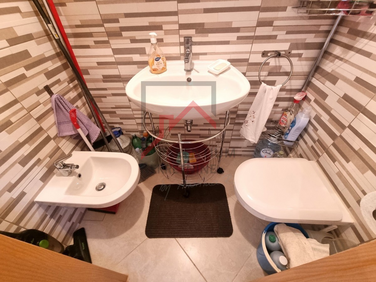 NOVIGRAD, Stanovanje v 1. nadstropju stavbe, pogled na morje