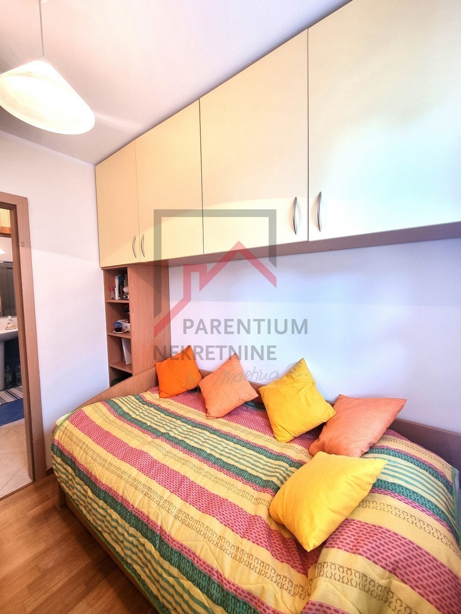 NOVIGRAD, Stanovanje v 1. nadstropju stavbe, pogled na morje