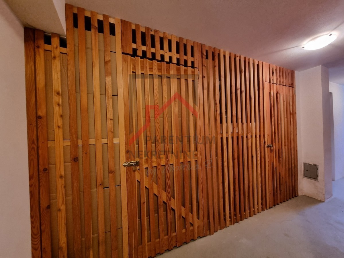 NOVIGRAD, Stanovanje v 1. nadstropju stavbe, pogled na morje