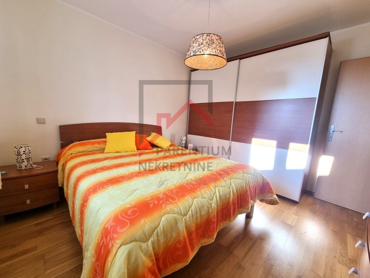 NOVIGRAD, Stanovanje v 1. nadstropju stavbe, pogled na morje