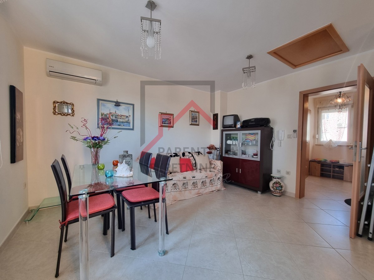 NOVIGRAD, Stanovanje v 1. nadstropju stavbe, pogled na morje