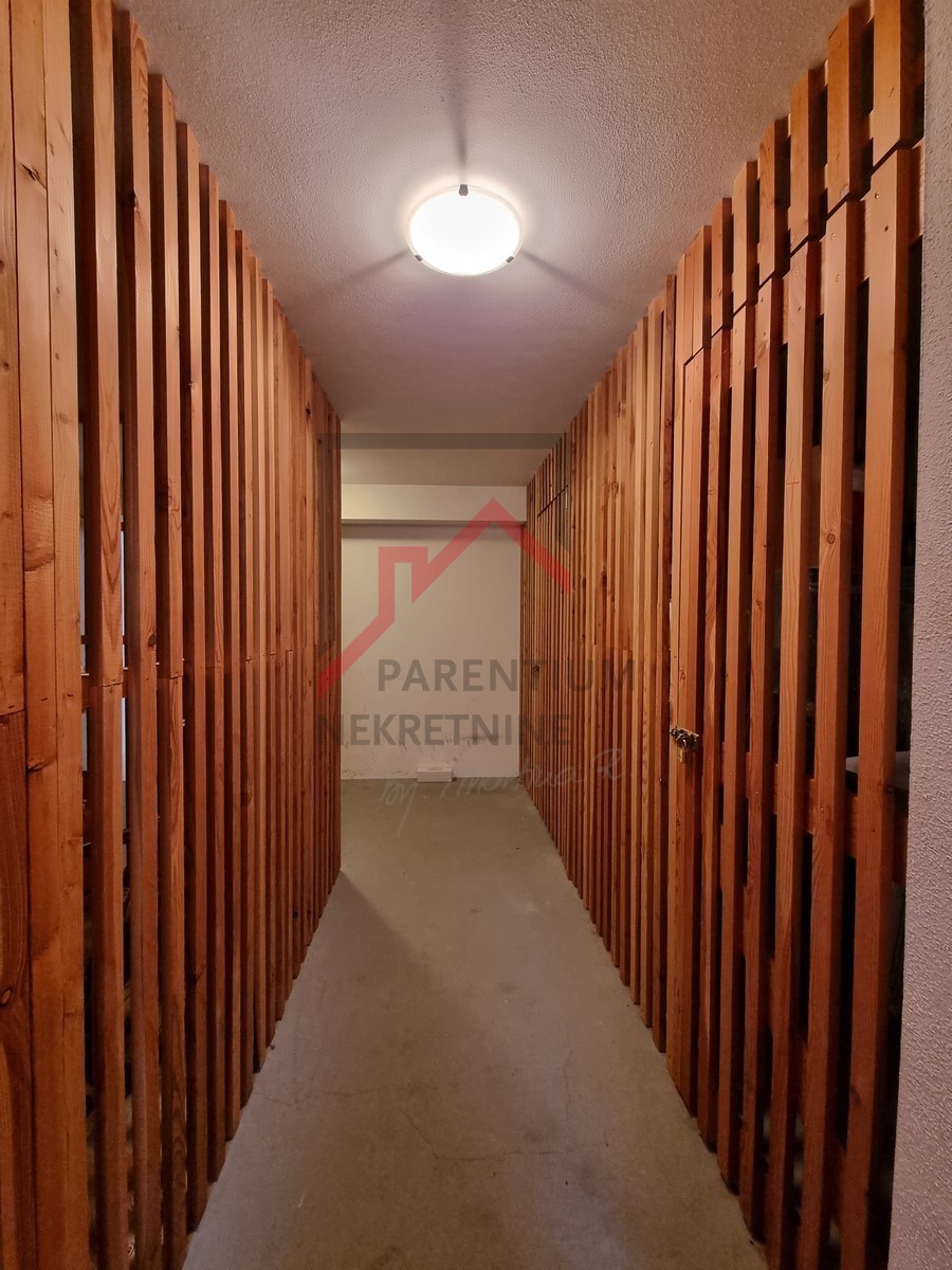 NOVIGRAD, Stanovanje v 1. nadstropju stavbe, pogled na morje