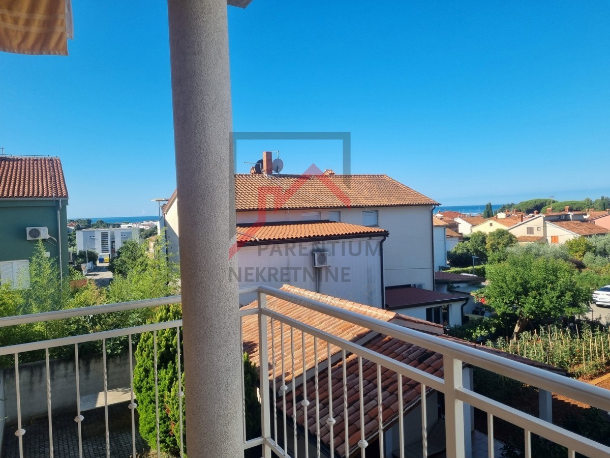 NOVIGRAD, Stanovanje v 1. nadstropju stavbe, pogled na morje