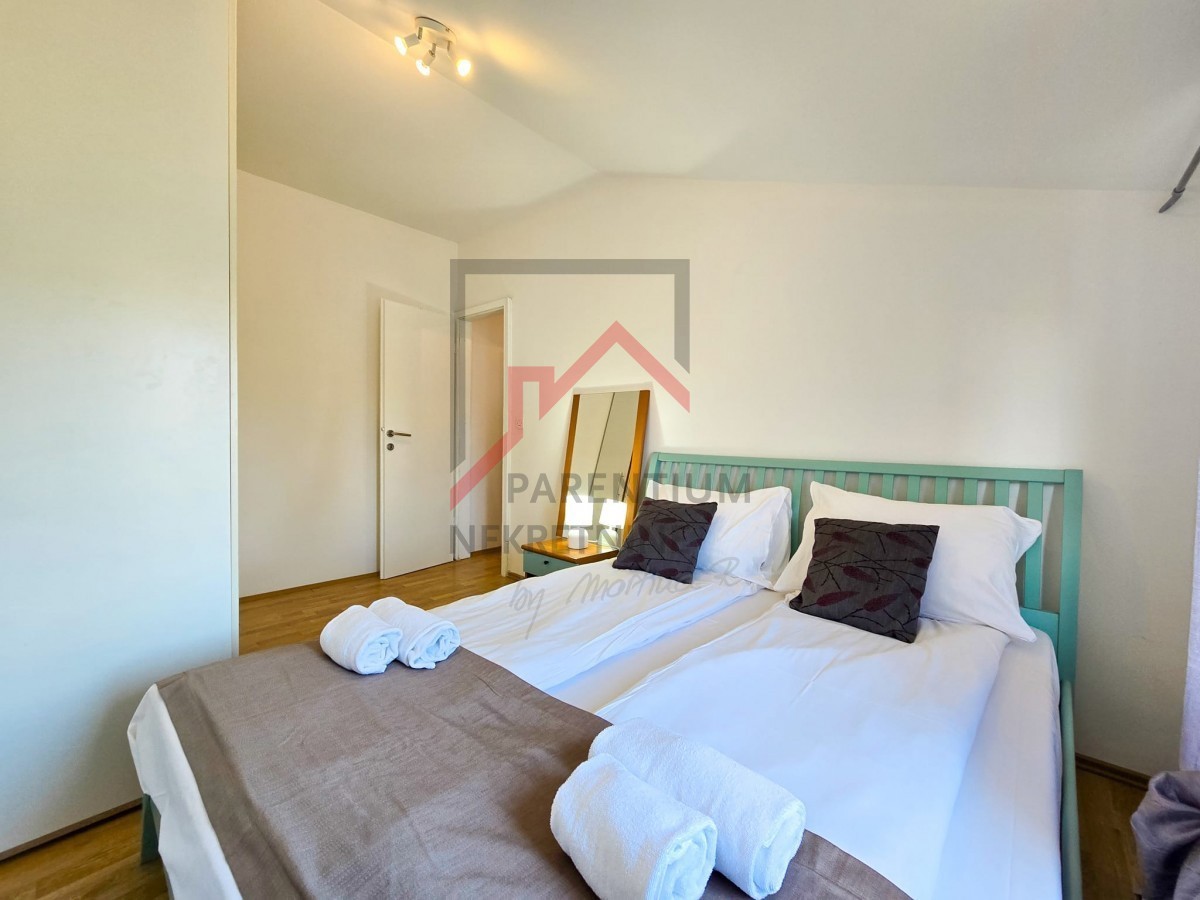 APARTMA V BLIŽINI MESTNEGA CENTRA IN PLAŽE S PANORAMSKIM RAZGLEDOM NA MORJE IN MESTO POREČ